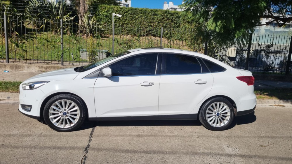 Ford Focus Titanium — foto 9